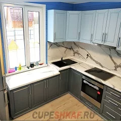 Угловая кухня в загородный дом