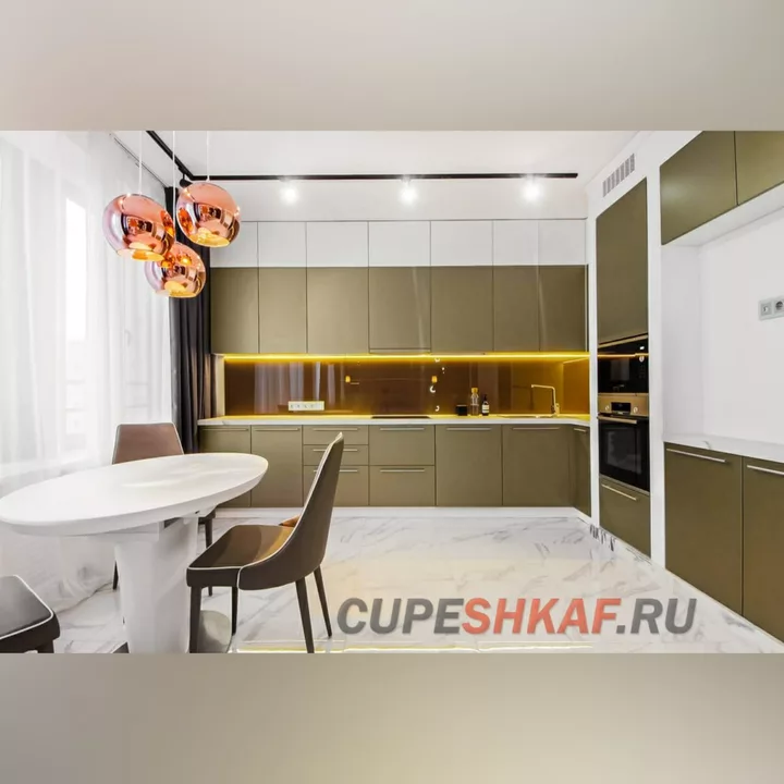 Большая кухня с крашенными фасадами